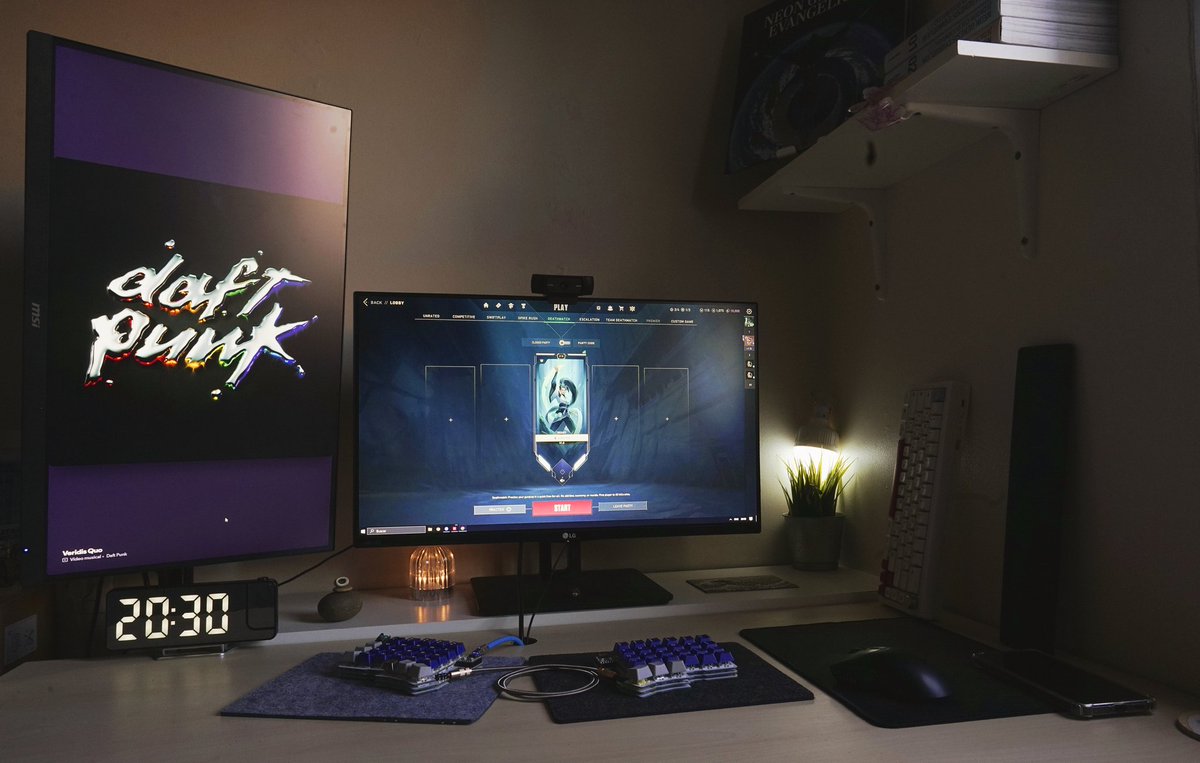 🤖🔫🌱
grinding 

#desksetup