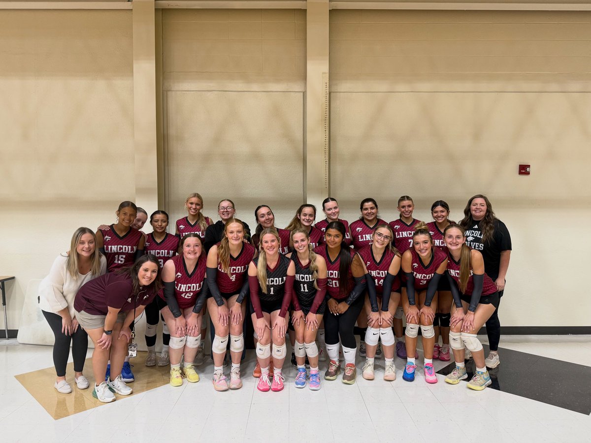 LincolnWolvesVB's tweet image. The SR High Lady Wolves get a big 3-1 win over Elkins to advance to the Quarterfinals tomorrow night vs Providence Academy at 5:30! Be sure to come out and support them tomorrow night as they fight for a spot in the regional tournament!! Great Job ladies!! 🐺🏐