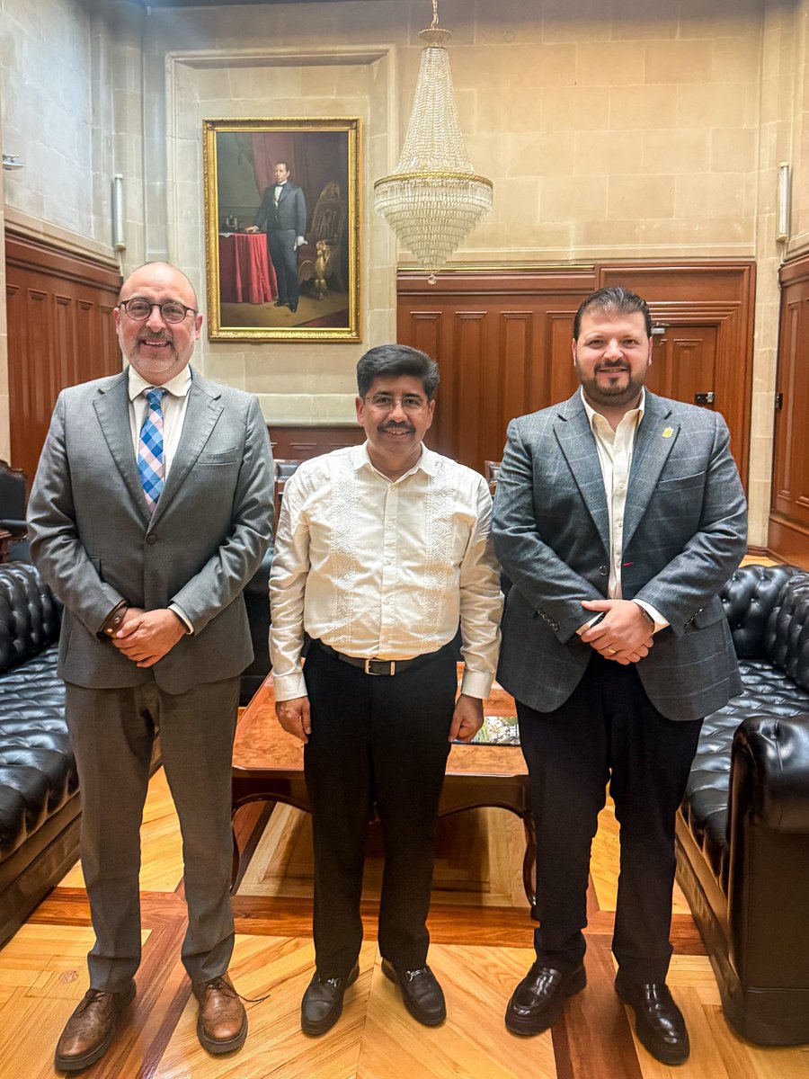 Sostuvimos una reunión con el ministro Hugo Aguilar, presidente de la Suprema Corte de Justicia de la Nación y el subsecretario Humberto Urquiza. 

Reafirmamos nuestro compromiso de consolidar un sistema de justicia más cercano, efectivo y respetuoso de manera coordinada.