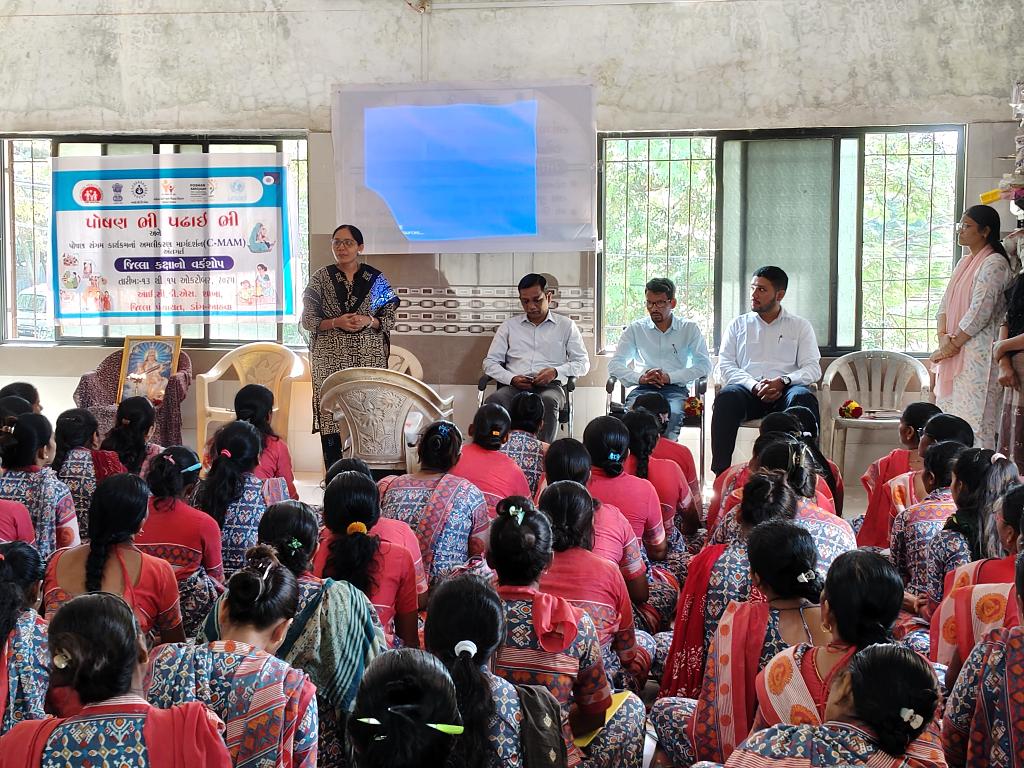 આહવા ઘટક કક્ષાએ આંગણવાડી કાર્યકર બહેનોની પોષણ ભી પઢાઈ ભી તાલીમનો શુભારંભ કરવામાં આવ્યો.માન. જિલ્લા વિકાસ અધિકારી શ્રી હાજર રહ્યા યોજનાકીય માર્ગદર્શન,પોષણ સંગમ કાર્યક્રમના સુચારુ અમલીકરણ, કુપોષિત બાળકોનું વિશેષ ધ્યાન આપવા સૂચન, TDO શ્રી,PO શ્રી icds સ્ટાફ હાજર રહ્યા.<a href="/WCDGujarat/">Women & Child Development, Govt of Gujarat</a>