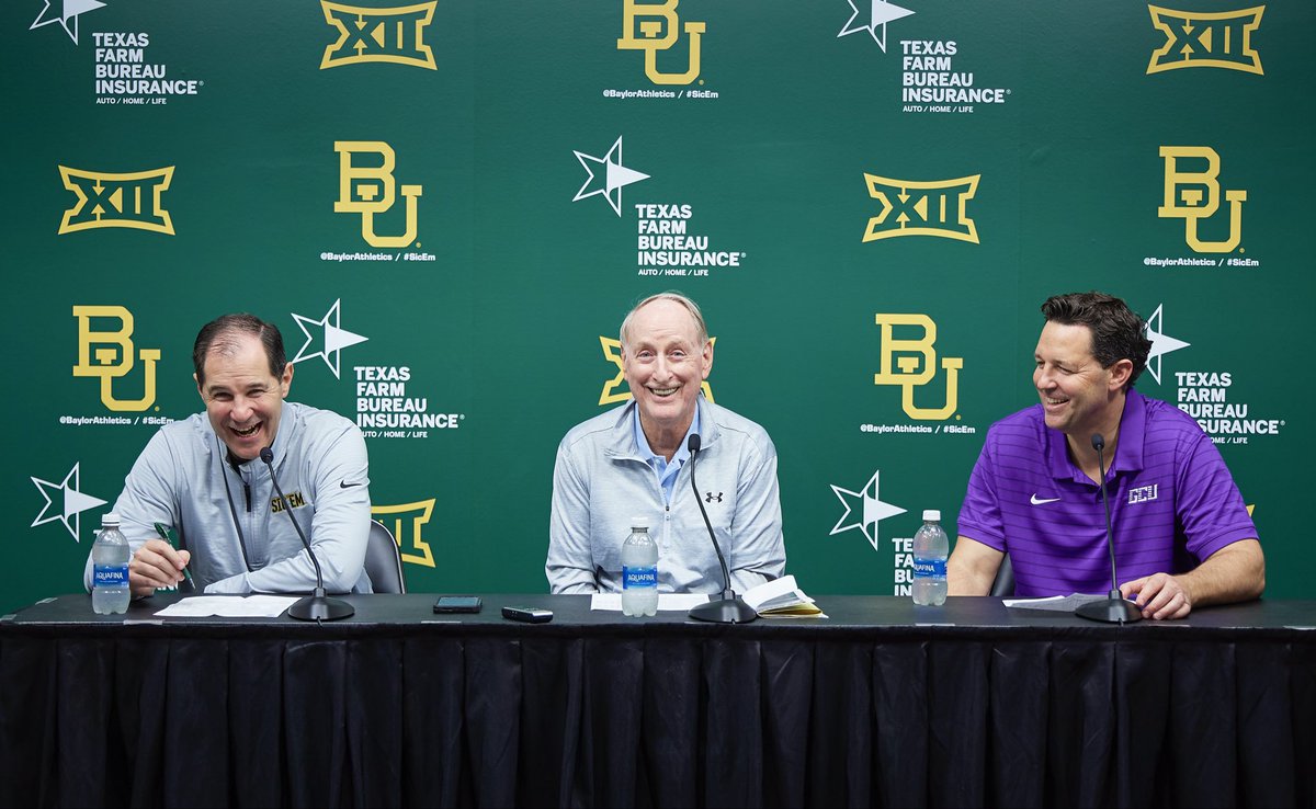 GCU_MBB's tweet image. 1,140 career wins in one family photo. 📸
