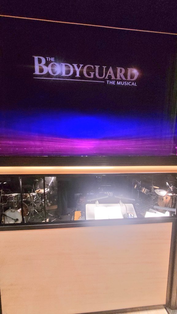 proserpinatyche's tweet photo. Dwaekki + Jiniret first musical date 🥰 they decided that if they were to do this show, Dwaekki would be the pop star and Jinnie the bodyguard (did they get it right?).

Btw the new Proscenium Theater is great! They have the comfiest first row i have tried so far. #SamLewis https://t.co/lXki2ckx9d