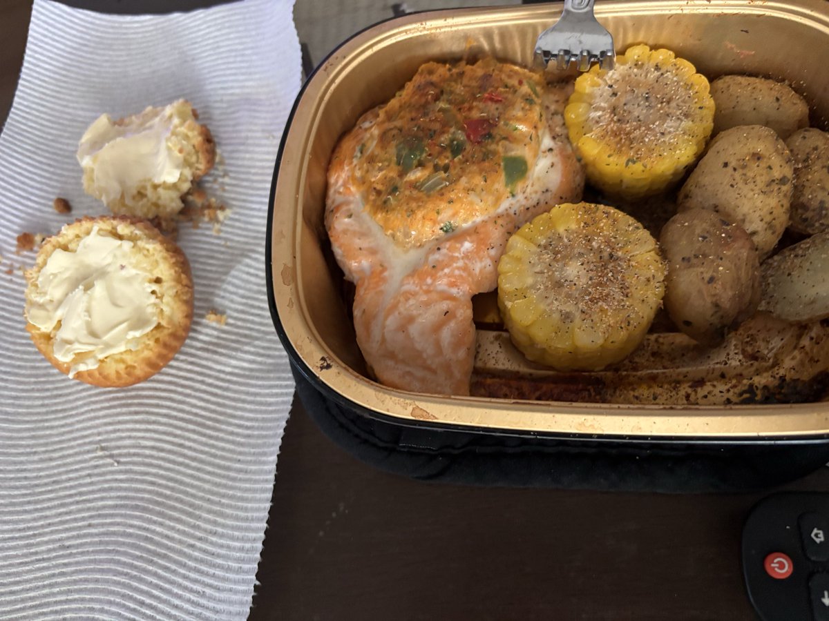 zapharatu's tweet photo. Today I walked along the Colorado River and then baked some stuffed salmon with corn, potatoes and cornbread. https://t.co/s144Hl6hjG