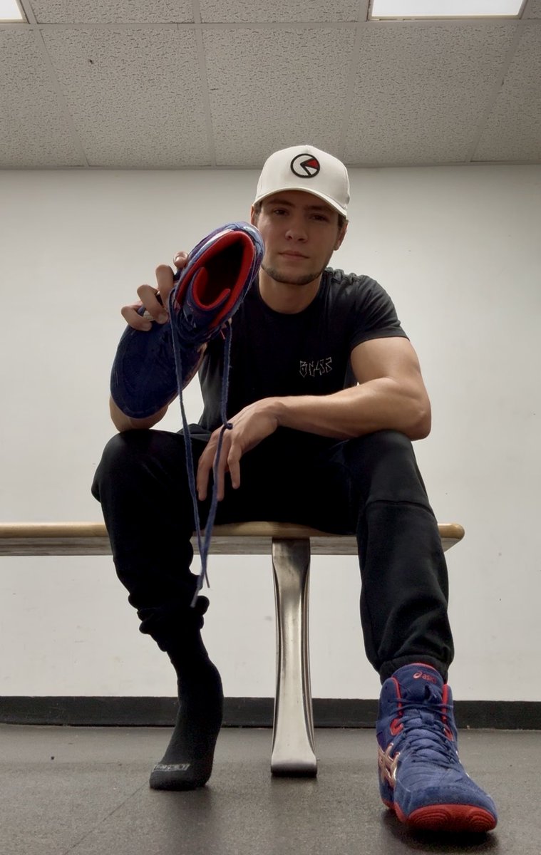 Maddox_Chara's tweet image. Bury your face in these while I laugh as you gag 😈