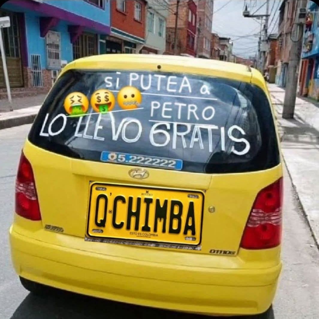 AdrianaVeterin's tweet image. Apunten la placa del taxi de un amigo para que los lleve gratis. 🤣