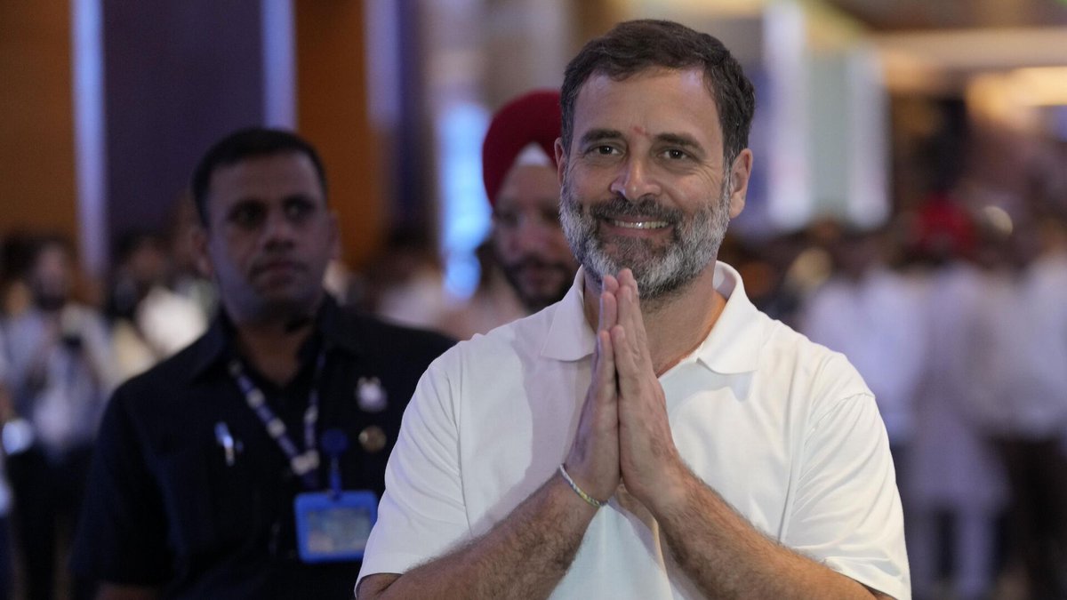 VinitYaduvnsh's tweet image. भाजपा से ज्यादा तो कांग्रेसी है जो चाहते हैं राहुल गांधी प्रधानमंत्री न बने....
राहुल गांधी जी आपसे फिर बोल रहा हूं आपके पार्टी में कुछ ऐसे लोग है जो आस्तीन की सांप की तरह है इनको निकाल फेकिये बाहर ।
जो लोग आपकी पार्टी में रहकर ही आपसे विश्वास घात कर रहें हैं अगर आपने ऐसे लोगों…