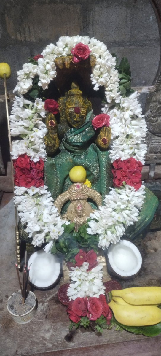SelangoSamy's tweet photo. 🔥🔥🌺🌺🔱🔱🔱 ஓம் ஸ்ரீ நவந பத்ர��ாளியம்மன் தாயின் திருவடியை போற்றி வணங்கும் அனைத்து உலக நன்மைக்காக நாட்டோட நன்மைக்காக சிறப்பு அபிஷேகமும் ஆராதனையும் அன்னைக்கு நடைபெற்றது சட்டம் தன் கையில் இருக்கு என்பது ஏழ��� ஏழை எளியவர்களுக்கு புண்படுத்துவர்களா இனிய அன்னையோடு பிடியில் இருந்து தப்பி https://t.co/glvUggKMRb