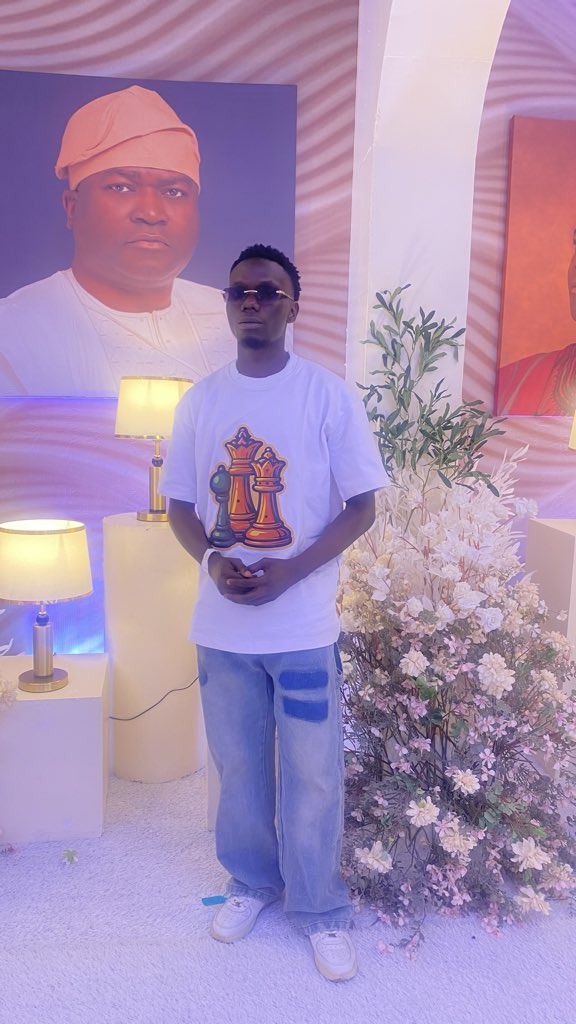 _nimitheplug's tweet image. A million blessings💫🤍

Tees👕 from @TonyStarkOfLag
