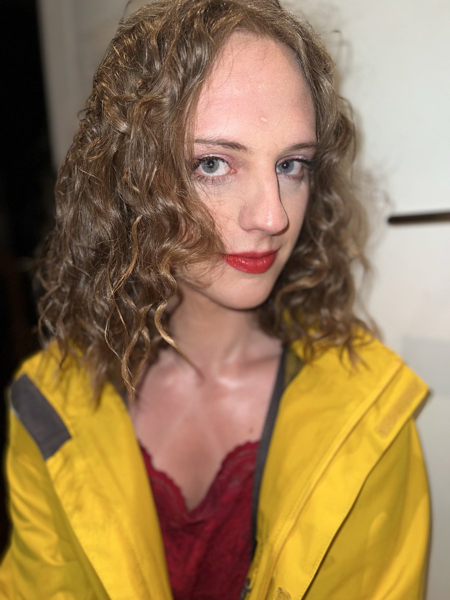 yiffbezos's tweet photo. did my hair and makeup on sunday and i look nice :)) https://t.co/FMA4UfNUvC