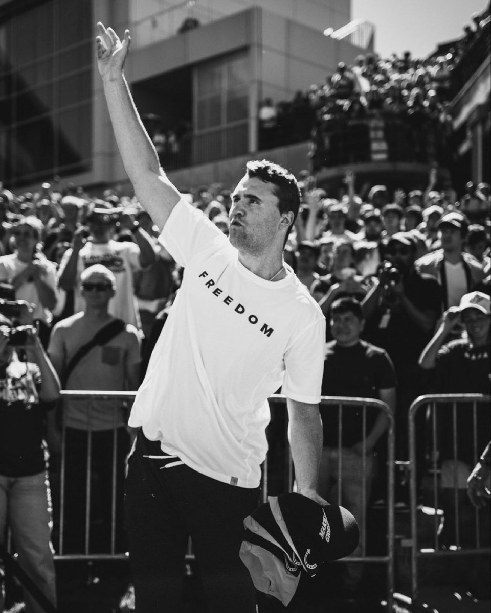 RRacks_'s tweet image. Charlie Kirk has flatlined once again 🚨