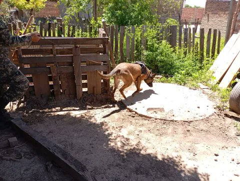 mauroszeta's tweet image. 🚨 OTRO FEMICIDIO; AHORA EN CHACO
- En Avía Terai hallaron asesinada en un pozo a Gabriela Barrios.
- No había rastros de ella desde el domingo.
- Hay cinco detenidos