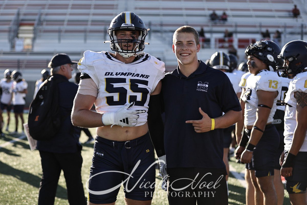 LOCKED IN ON AND OFF THE FIELD. 📚🏈
Grateful to be contributing to <a href="/SDmesafootball/">OLYMPIANS</a> as a defensive play charter 
⭐️ Post mid-term 4.0 gpa
⭐️ Student of the game 
#JUCOPRODUCT #BALLIN #SKOLYMPS