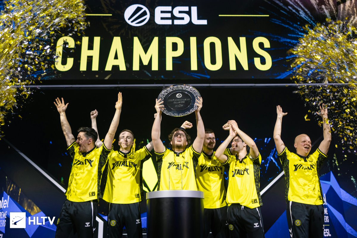 CroissantStrike's tweet image. LA 🇪🇺 @TEAMVITALITYCS EN PÔLE POSITION POUR UN SECOND GRAND SLAM ?
Avec leur victoire à 🇺🇸 Dallas et leur récent triomphe à 🇸🇪 l'ESL Pro League S22, la structure française n'est plus qu'à 2 trophées d'un BACK-TO-BACK Grand Slam !
