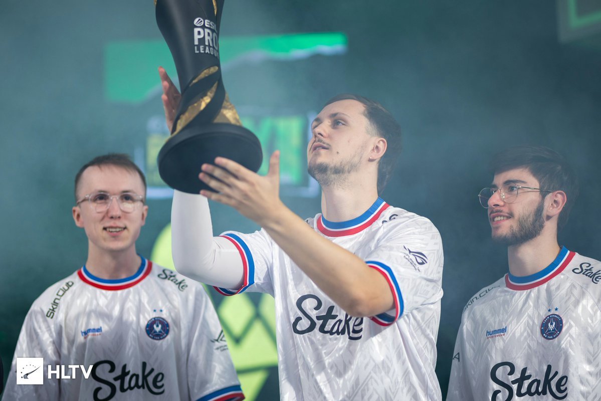 CroissantStrike's tweet image. LA 🇪🇺 @TEAMVITALITYCS EN PÔLE POSITION POUR UN SECOND GRAND SLAM ?
Avec leur victoire à 🇺🇸 Dallas et leur récent triomphe à 🇸🇪 l'ESL Pro League S22, la structure française n'est plus qu'à 2 trophées d'un BACK-TO-BACK Grand Slam !