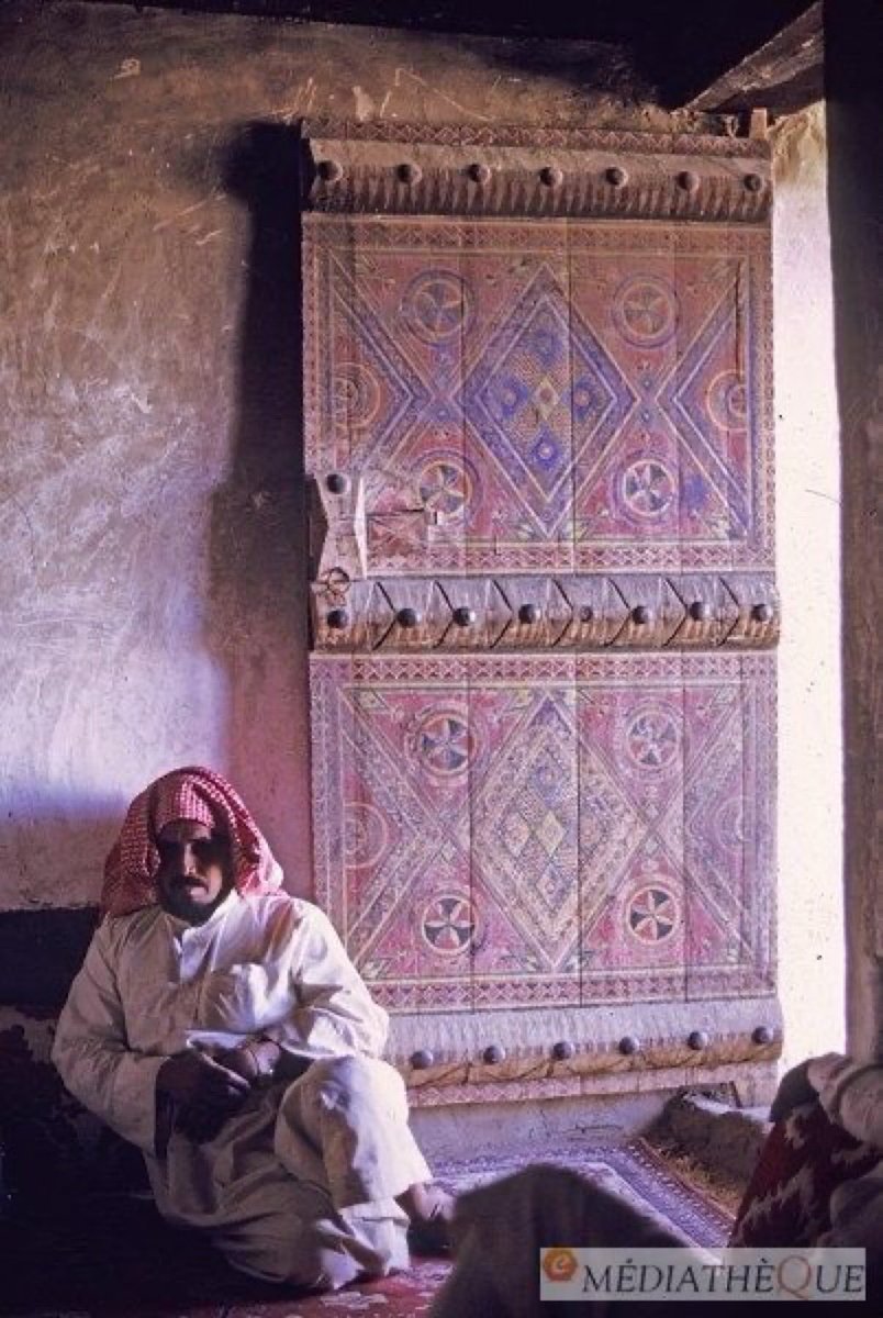 ياما خذينا من ظروف الزمن كاش
و نطمر مطباته .. مطبه مطبه

حنا كسبنا المدح و اوضاعنا ماش
وشلون لو  اوضاعنا مستتبه