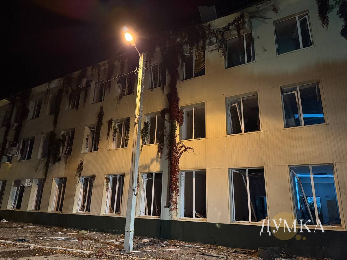 BohuslavskaKate's tweet image. More pictures from Russian attack on the hospital in Kharkiv tonight by Думка.