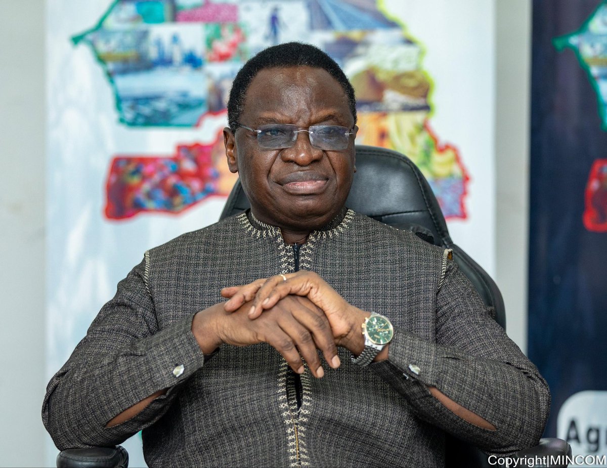 's tweet image. #MINCOM |Le Ministre de l’Industrie et du Commerce, a échangé avec les acteurs de la filière anacarde pour renforcer la compétitivité et promouvoir la transformation locale.
Une rencontre marquée par l’écoute et l’espoir pour l’avenir du secteur.

📸 Retour en images