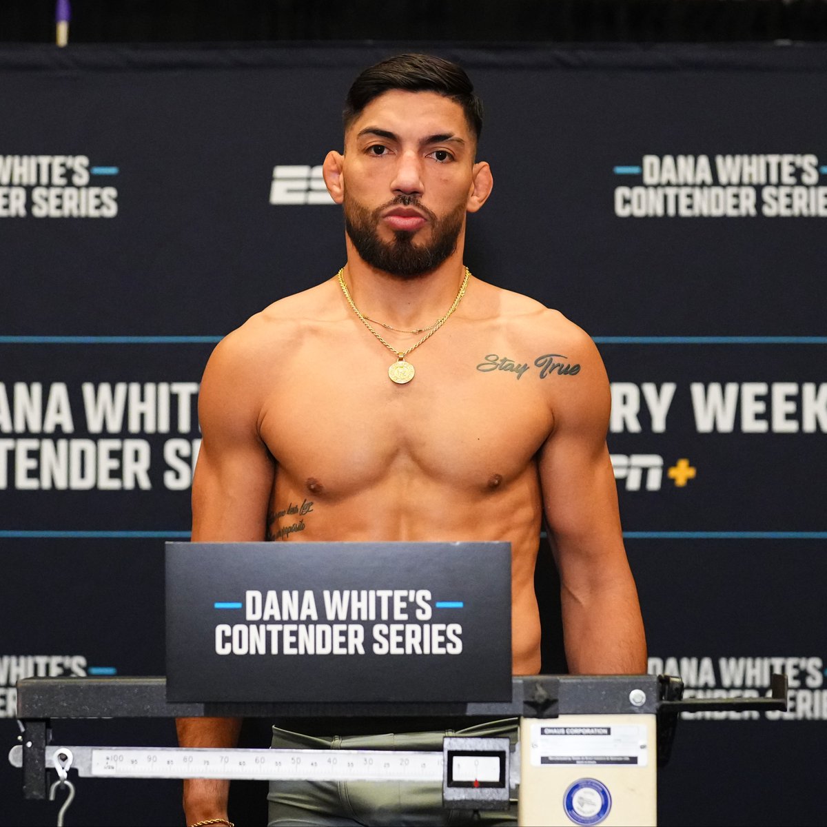 UFCEspanol's tweet photo. Perú y Chile buscan un lugar extra en el último episodio de #DWCS mañana.

Juan Diaz 🇵🇪 y Victor Valenzuela 🇨🇱 dieron el peso y encararon a sus rivales. https://t.co/Lt1sI0851T