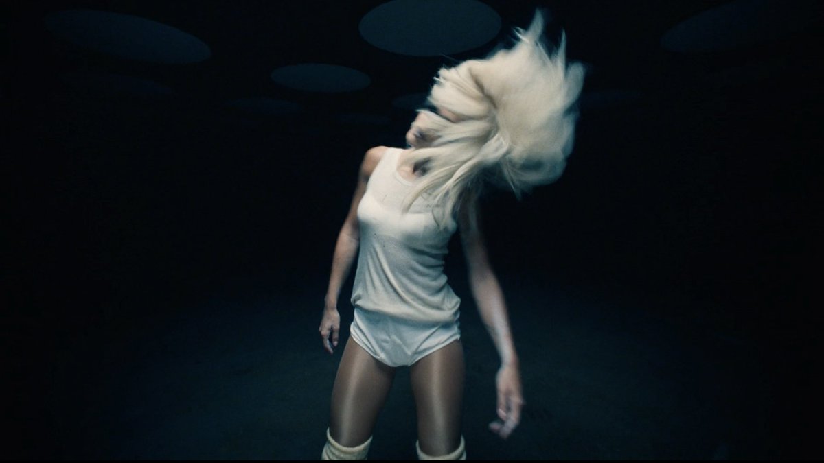 RitaOra's tweet image. 🧡💧