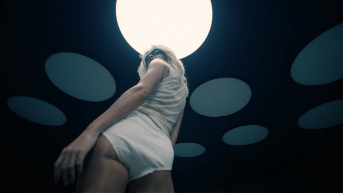 RitaOra's tweet image. 🧡💧