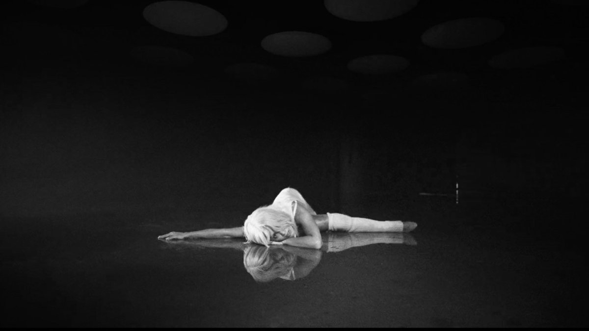 RitaOra's tweet image. 🧡💧