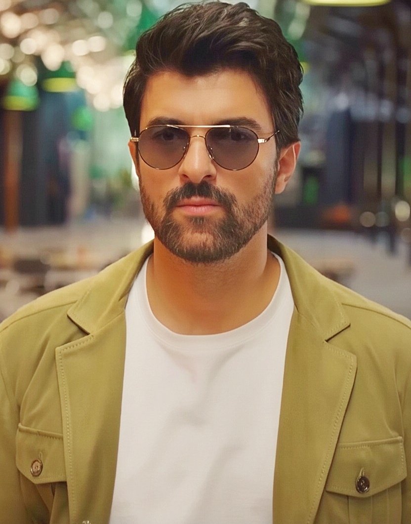 I loved this awesome style 🔥💚

#EnginAkyürek
#EnfesBirAkşam #OsmanBulut #OldMoney