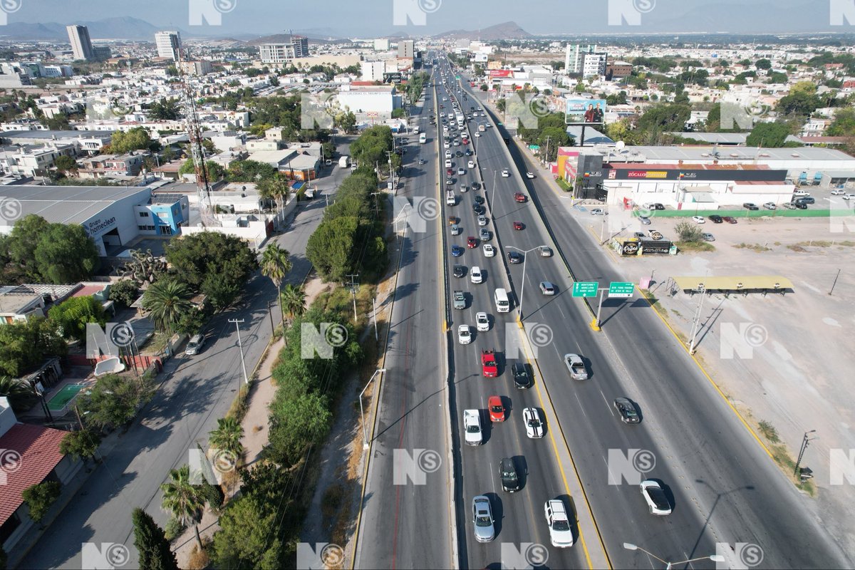 nSaltillo's tweet photo. Se registra tráfico lento sobre el Blvd. Venustiano Carranza, con dirección de norte a sur, por manifestación de alumnos de la Universidad Vizcaya, justo frente al plantel educativo. Si tiene prisa, tome rutas alternas. #Saltillo https://t.co/uTBenPl0tW