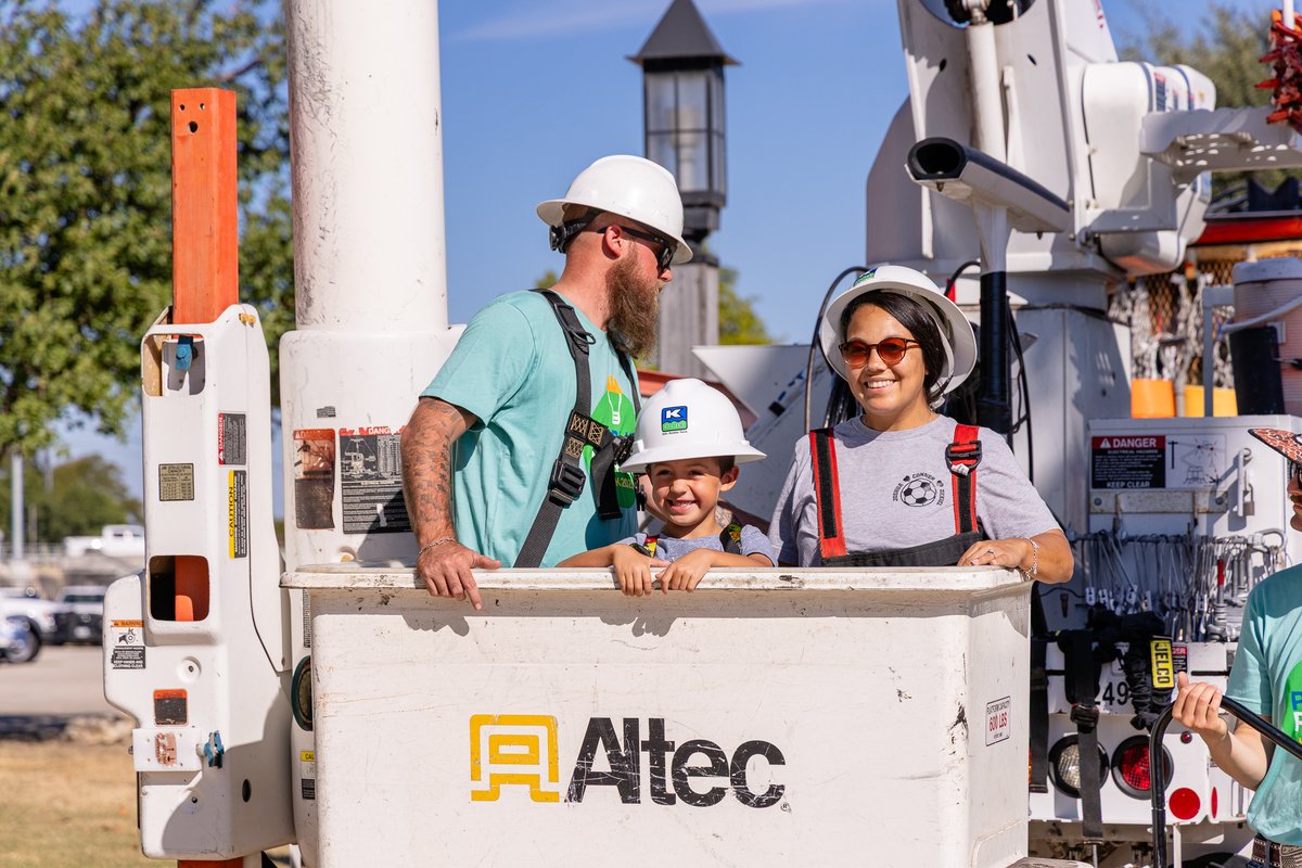 KerrvillePUB's tweet image. 💡 Our biggest Bucket Truck Ride Event yet! ⚡️

What an unforgettable day we had celebrating #PublicPower with our Kerrville community! 💙

Thanks to everyone who came out and celebrated #PublicPowerWeek with us all!