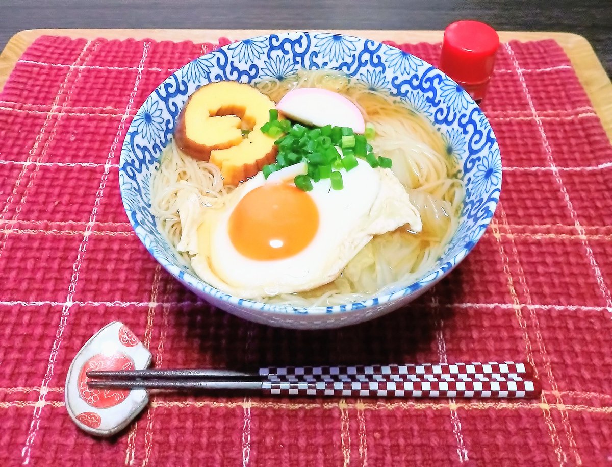 JUPITER0803's tweet photo. おはようございます☁

本日の朝食は🥢

白身魚の旨み蒲鉾🐟️

ほんのり甘い伊達巻

濃厚半熟卵とろ〜んの🥚

温か〜い稲庭うどんです❤️

頂きま〜す🙏

#あさごはん #おうちごはん𓎩𓌉𓇋 https://t.co/9E4C6i43Z0