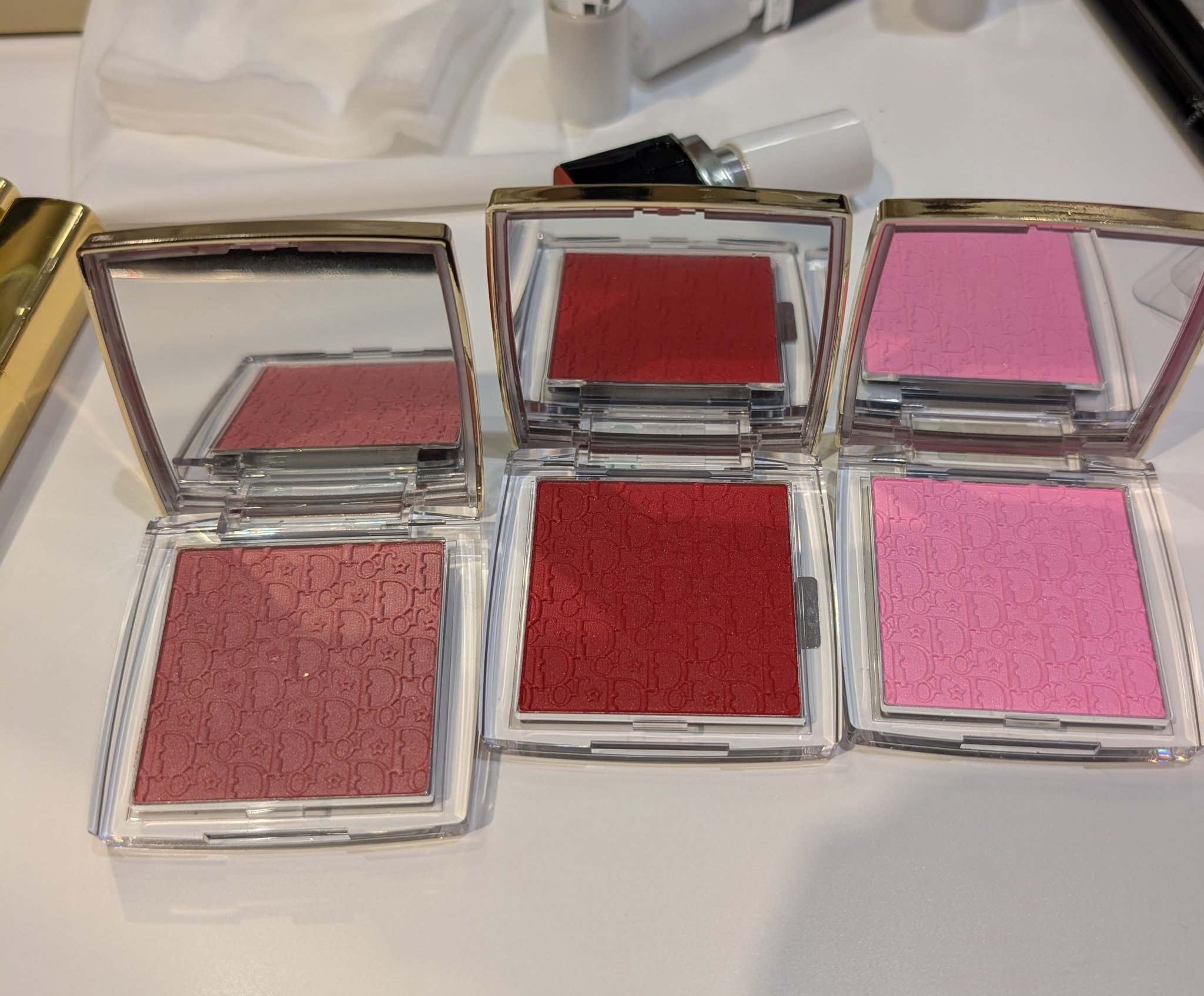 DIOR ディオールスキンフォーエヴァーグロウルミナイザー 001 ホリデー限定