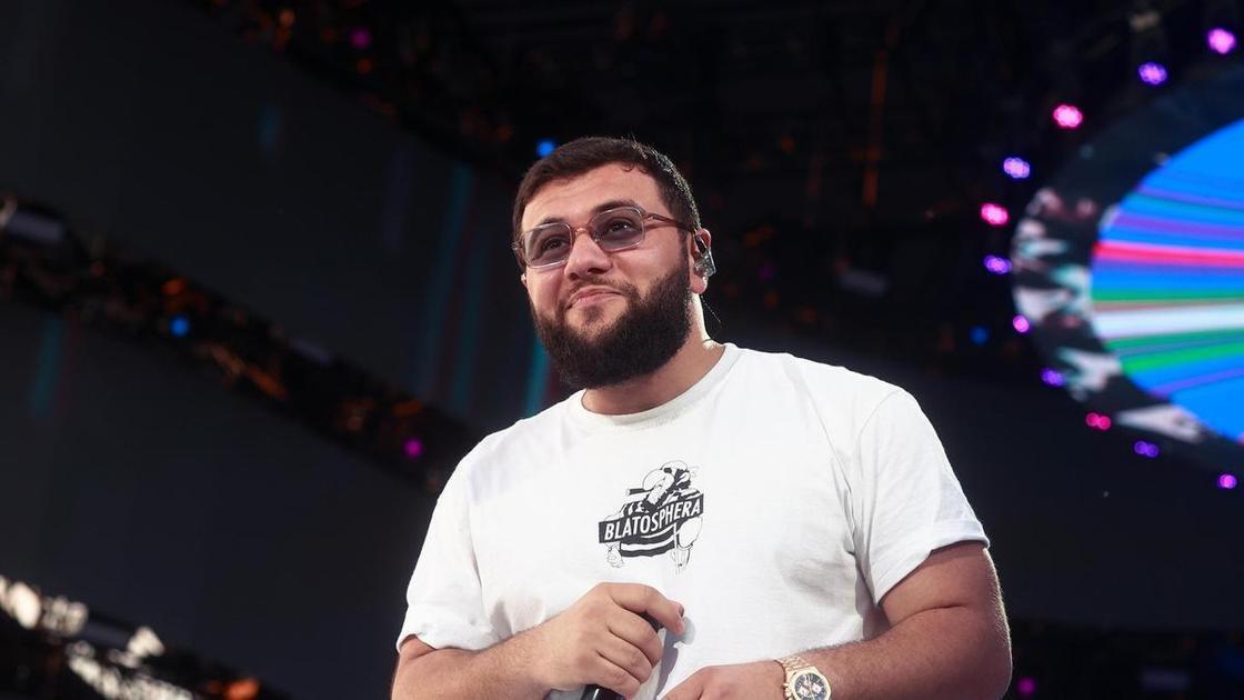 Starhit_online's tweet image. Когда Navai и фитнес-блогер Настя Миронова объявили о своих отношениях, поклонники обоих еще долго не могли прийти в себя — казалось, будто два совершенно разных мира внезапно пересеклись.

#navai

starhit.ru/s/id-6602142-t…