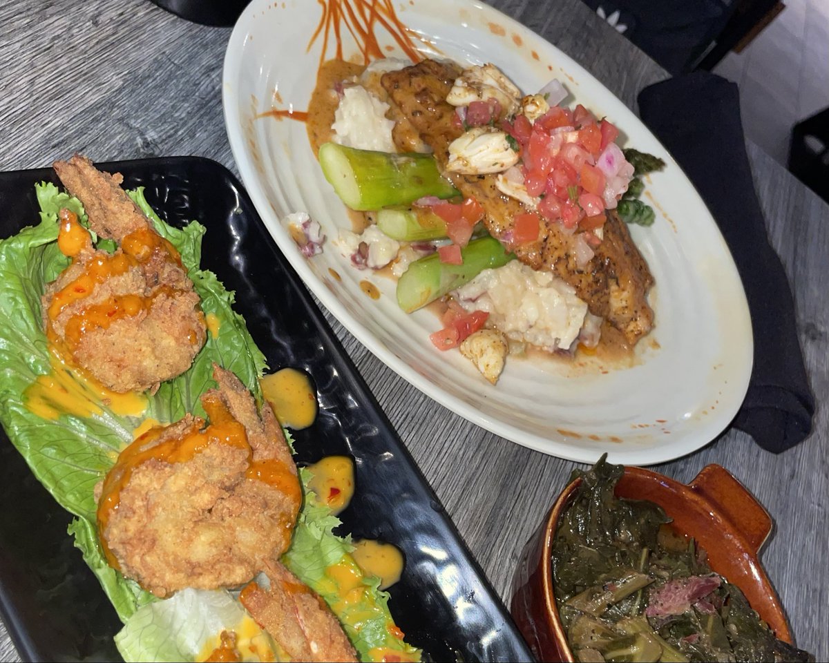 LawrenceDCodes's tweet image. When the social battery gets low, there’s few things that’s as comforting to me as a local soul food spot. Food, music, people, vibes-all relevant. Shout out to flavor Hills.