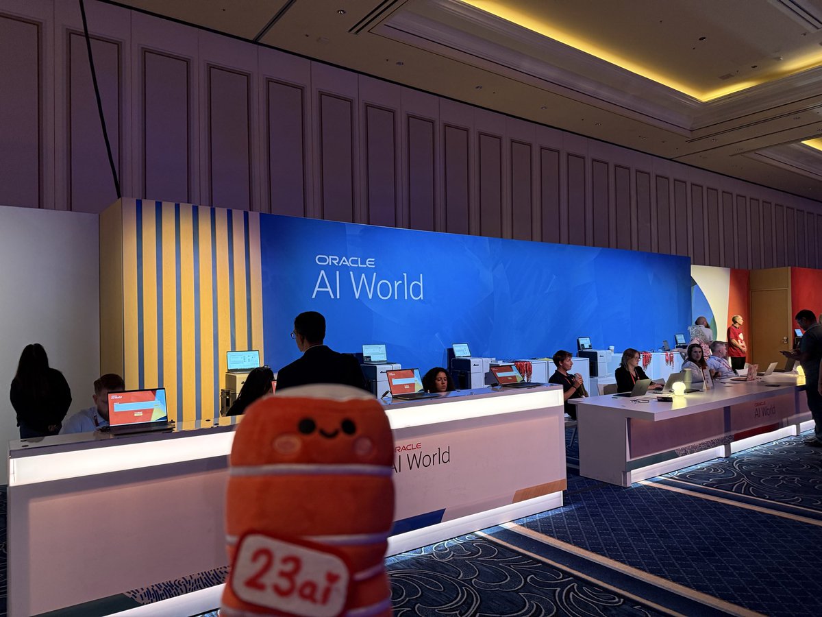 nisshii0_t's tweet image. OCW is starting! Today is registration day.
I showed my passport ,successfully got my badge.

#oracle #AIworld #OAW #OracleACE #dbchan