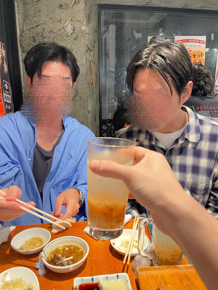 tyackie_tyack's tweet photo. #ELEKIBASS 26周年ライヴ@7thFLOORnanakai
坂本氏のキャラ最高やった。ジミーのエレベ初めて聴いたw
Luのすぎもっちゃんケータリングがんばってた。三浦とたくやと見て、NOSTOS黒ちゃんも来た。その後はもつ焼きウッチャン❣️人生初の梅干しサワーに挑戦するも1/3で離脱。な連休最終日 https://t.co/2DhDuK28ft