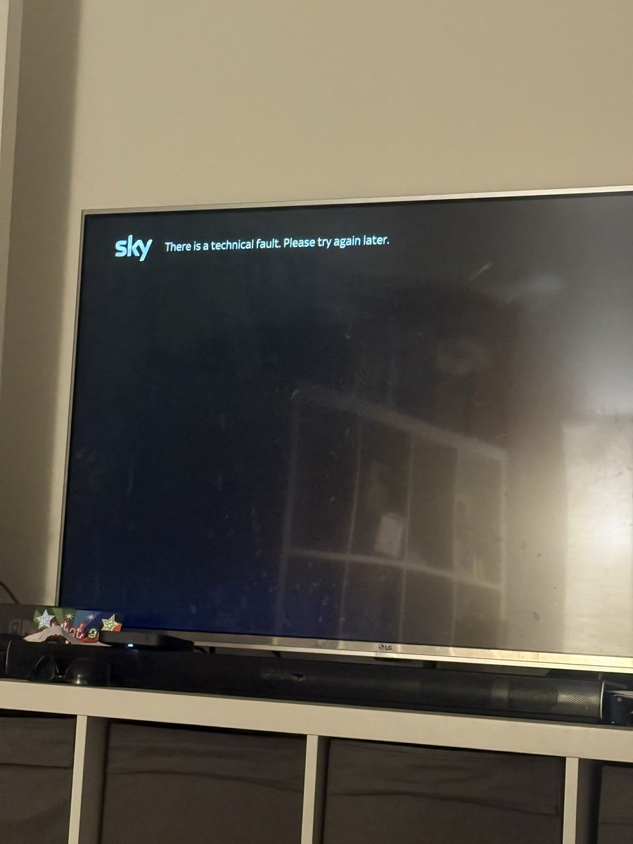 ash_t1209's tweet photo. @SkyHelpTeam what is going on with all the faults, spent all day trying to sort and still problems���but apparently the app says it all ok… https://t.co/DMRjkmPVPU