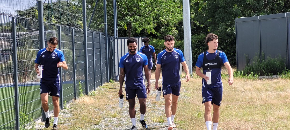_PassioNey's tweet photo. 🫡 Dans une story sur Instagram Vital Nsimba, qui s'entraînait avec les Girondins de Bordeaux depuis le 15 juillet, a annoncé qu'il avait trouvé un nouveau club.

Le latéral gauche et ancien joueur bordelais se sera donc entraîné 3 mois avec les @girondins et se sera remis en forme pour retrouver une nouvelle aventure.

Bon Continuation et à demain pour le nom de son nouveau Club comme il le sous-entend dans sa story.

#FCGB #Girondins #Bordeaux #Nsimba