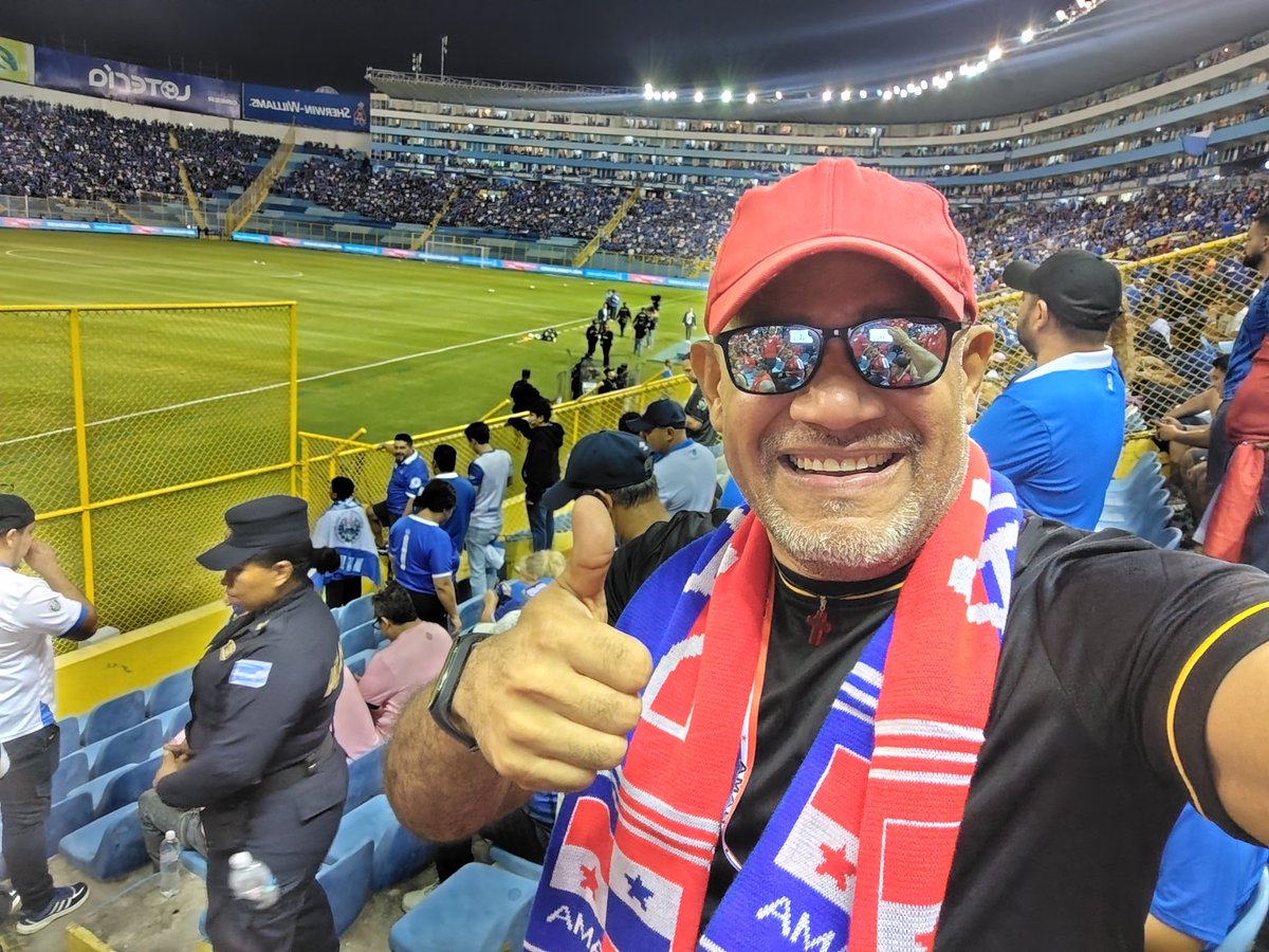 pintolc's tweet photo. Apoyando a mi sele en el Cuscatlán 💪🇵🇦💪 https://t.co/jKOnLwNV6X