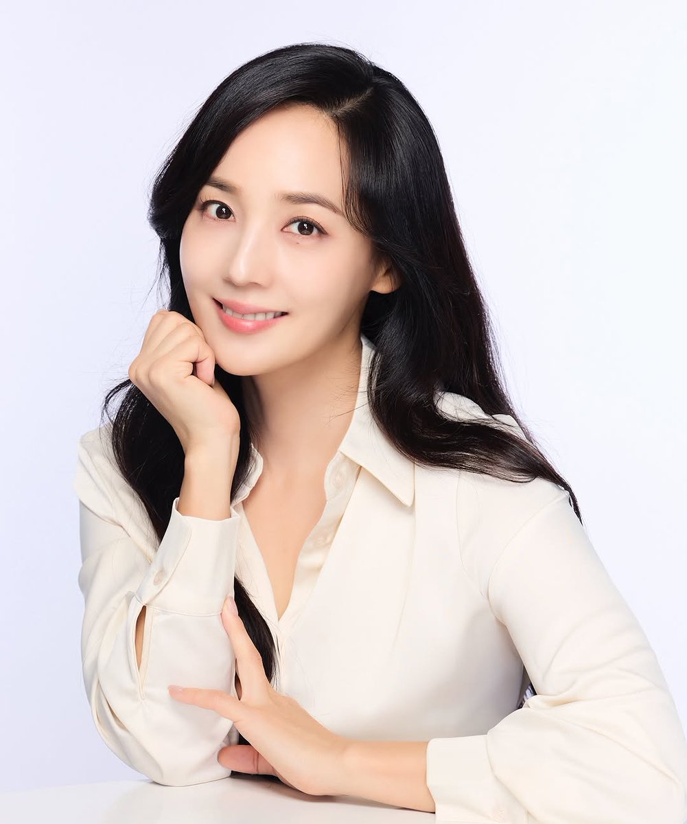 250930 eugene #김유진 update for beauty brand saint fran 🤍 (1/3)
📸 void_by_parkchul on instagram