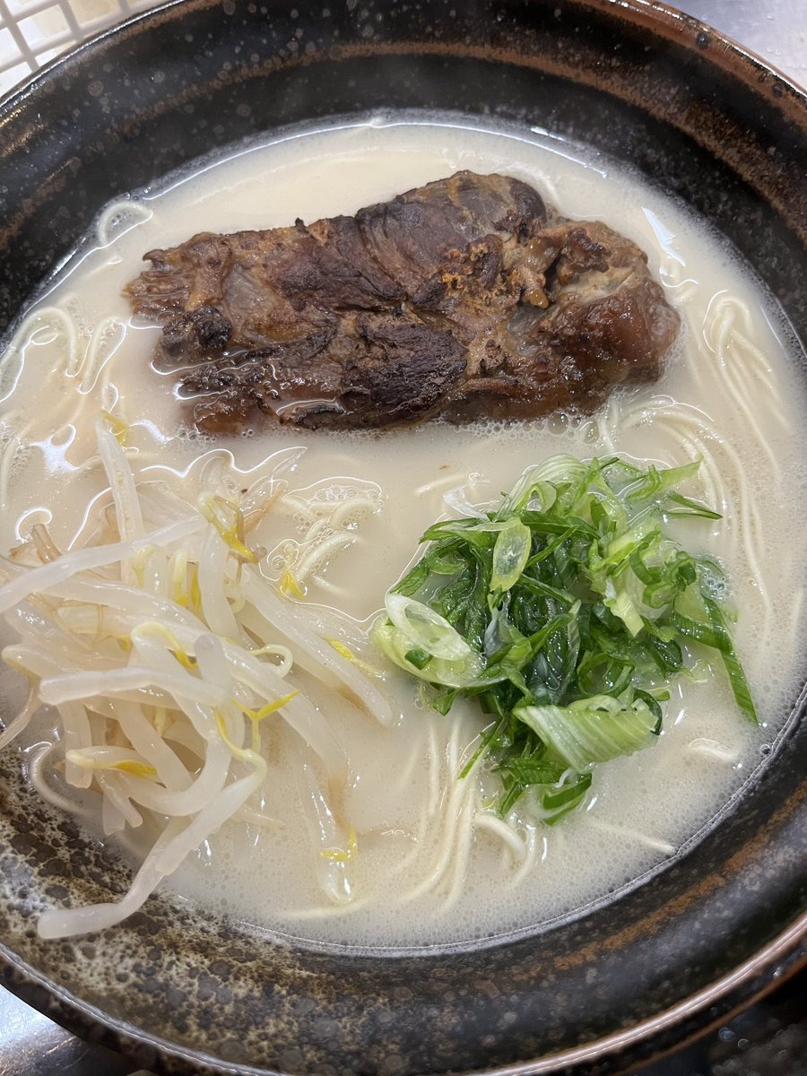 おはようございます。

連休明けの火曜日。
今週も宜しくお願いします。

高市政権、すんなり船出出来るのか
難しいのか。
権力欲むき出しの人達が蠢いてますね。

トランプさんは中国に関税100%上乗せ。

今日の株式市場は大混乱やろな。

menyamuchyu