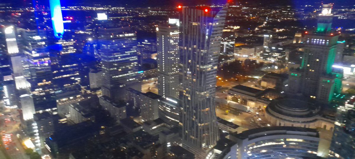 M_Hashem_Tawfik's tweet photo. "Cinema in the clouds".. An amazing screening up above Warsaw at the 46th floor of the Varso Tower.. The highest skyscraper in Europe😮WIFF
@warsaw #warszawa #warsaw #cinarts24 #warsawfilmfestival #FilmotekaNarodowa
#wff2025 #warszawskifestiwalfilmowy #cinemawithvalues @cinarts24 https://t.co/i5VXO3Paag