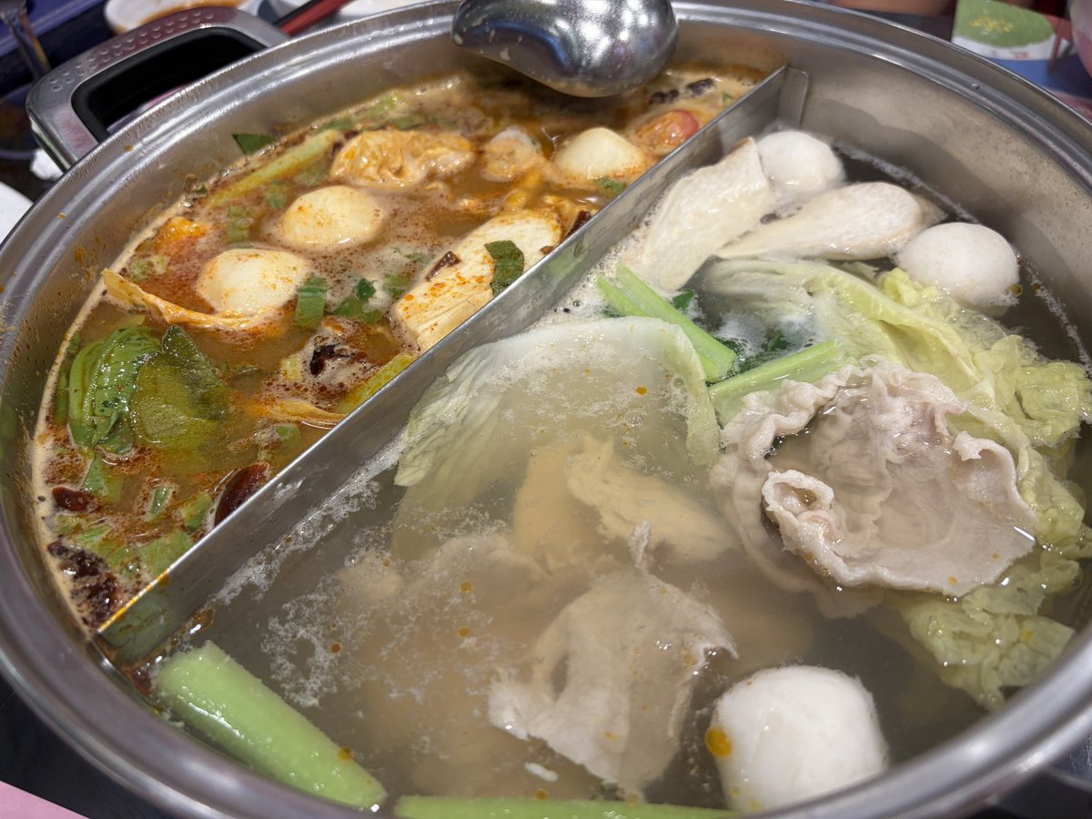 dancing_ipsum's tweet photo. バンコク延長戦③
タイスキを思う存分食べて、同行者たちとはここでお別れ。また来年！ https://t.co/Jtcjq1Eipy