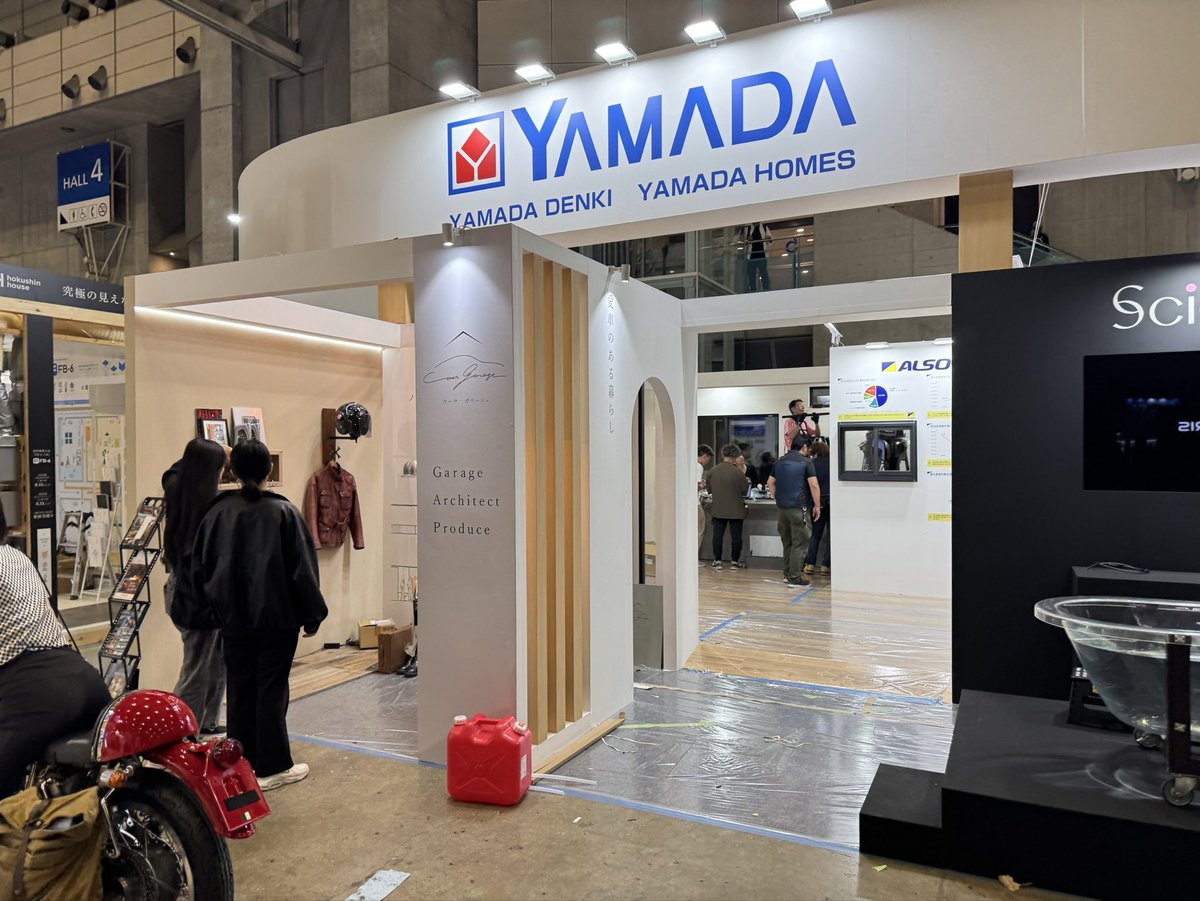 LivingRobot2018's tweet image. /／
イベントのおしらせ 
\＼

本日～17日に幕張メッセで開催される
#CEATEC2025 に #ヤマダホームズ の協力企業として参加いたします！🤖
体験型展示の一部として、#メカトロウィーゴ と #メカトロメイトQ を提供しています！

設営、がんばってます💪💪💪

▼詳細はこちら
livingrobot.co.jp/news/news5167/…