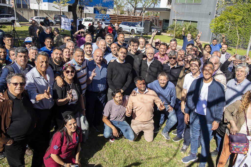 Durante la jornada junto a <a href="/JorgeTaiana/">Jorge Taiana</a> también nos reunimos con empresarios y representantes sindicales del distrito.

Desde la asunción del gobierno de Milei, más de 15.000 PYME han cerrado sus puertas en todo el país, provocando la pérdida de más de 200.000 puestos de trabajo