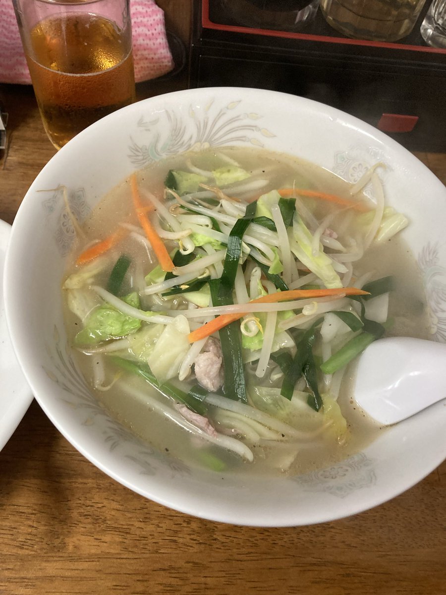 昨日は、仕事終わりに雑色のサウナ。
その帰りに、気になってた町中華屋さん。
今の時代、ラーメン４５０円はありえん。
でも食べたのは、タンメンと半チャーハン。