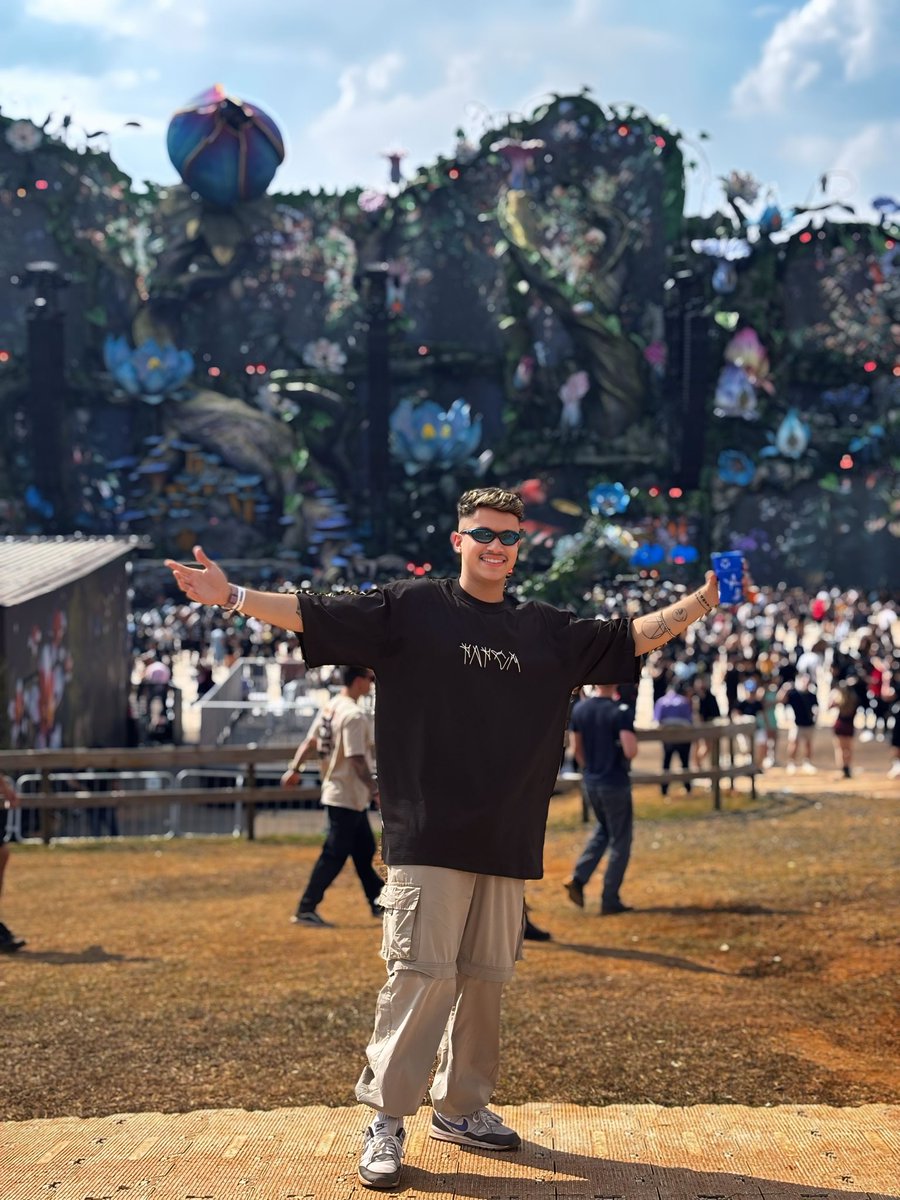 guiislz's tweet photo. Tomorrowland 2025 https://t.co/9ur4ABDHv6