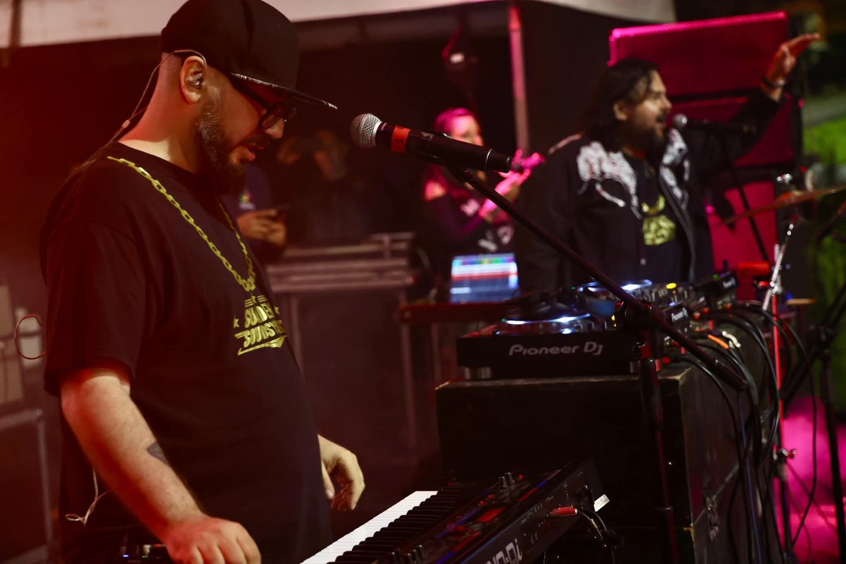 quintanilla_ale's tweet image. El #Rotofest2025 la rompió este feriado 🔥😃
📀 Cuenca y Yunguilla se sumergieron en el rock y la electrónica. 🎧
Una galería con lo mejor del finde. 📸
#AzuayEsElDestino
#VisitAzuay
#JotaLloretPrefecto
#AzuayMeEncanta