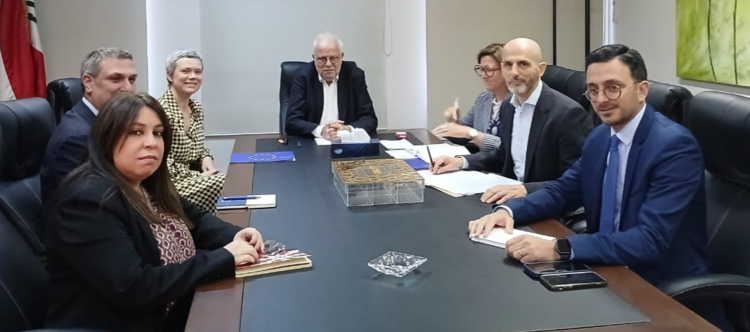 استقبل وزير العدل عادل نصار في مكتبه سفيرة #الاتحاد_الأوروبي في #لبنان ساندرا دو وال بحضور المستشارة لارا سعادة والقاضي جوزف تامر  اللقاء تناول سبل تعزيز التعاون بين وزارة العدل والاتحاد الأوروبي في مجالات تطوير القضاء