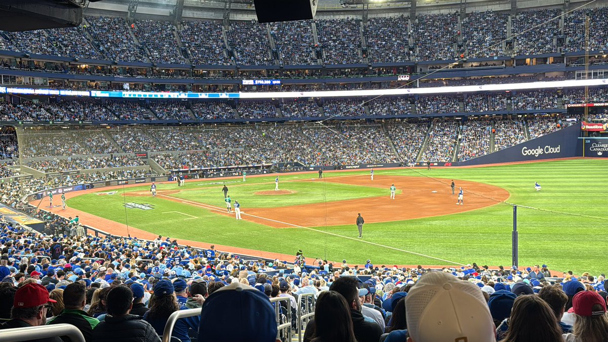 ALCS GAME 2 We in Here!! 

#BLUEJAYS #SEAvsTOR