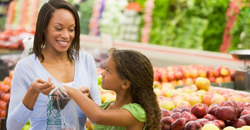 AllergicLiving's tweet photo. Avoidance coping = skipping social events—instead of finding ways to make them safe for food-allergic loved ones. @GinaClowes says it can shrink joy &amp; QoL. How to shift from “I can’t” to “how can I?” Get her 7 tips for navigating allergic life’s gray areas &amp; staying in the mix: