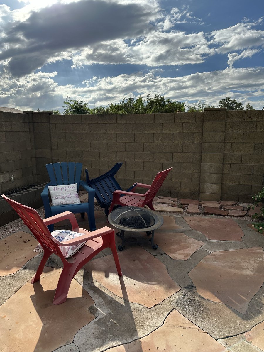 RandomDadShit's tweet image. BREAKING: #Hurricane #Pricilla remnants hit Arizona. We will rebuild. #azwx #weather #ChaseIt